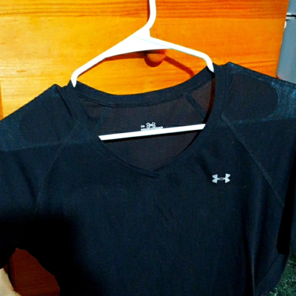 Under Armor t-shirt size medium black